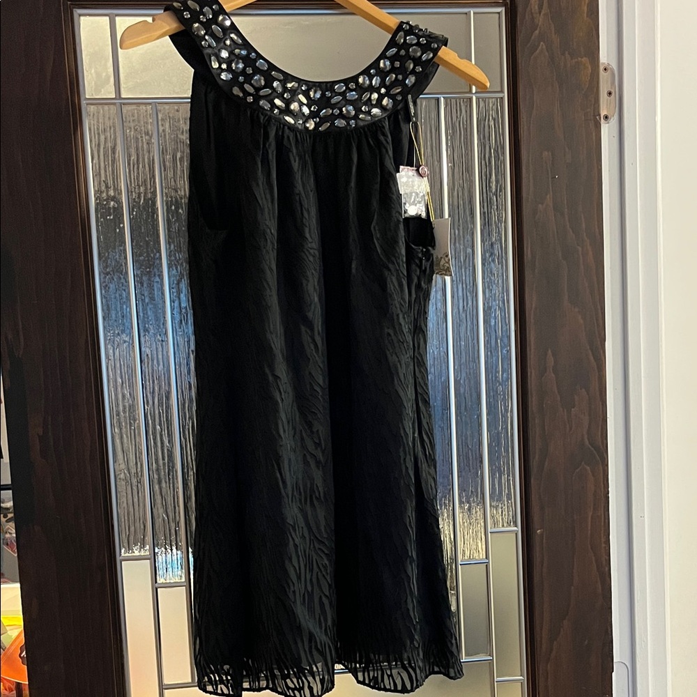 Guess Elegant Black Swing, Sleeveless Top with Jewel Neckline